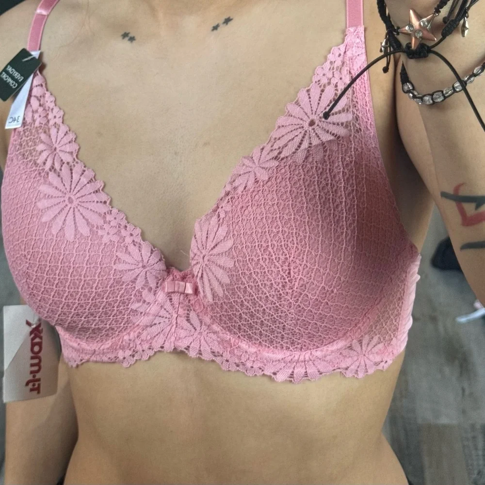 Women’s pink floral bra - Picture 2 of 3